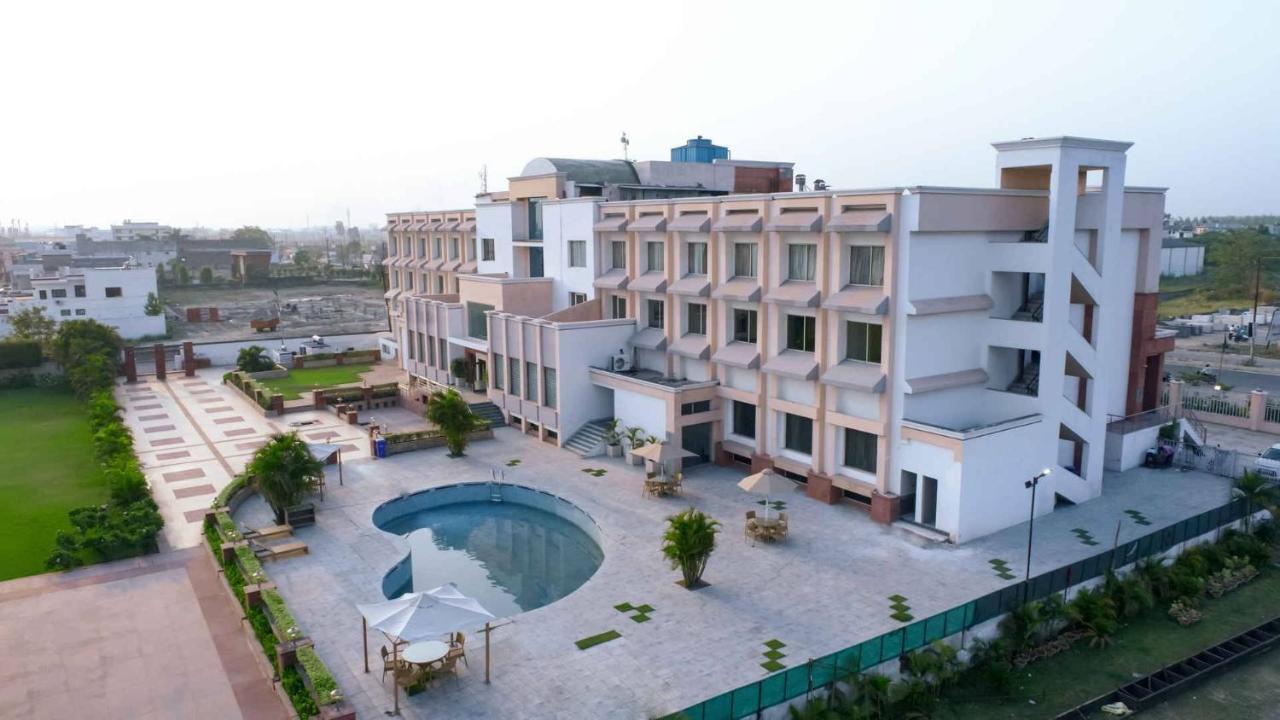Sobti Continental Hotel Rudrapur Exterior foto